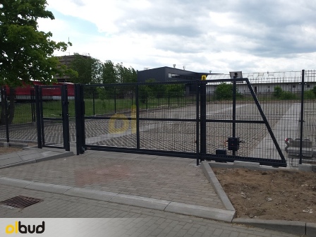 Ogrodzenie panelowe wraz z bramą na parkingu w Pruszczu